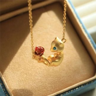 Goldene Mew Halskette mit Blumenmotiv