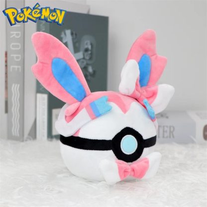 Feelinara Sylvon Kuschel Pokeball Stofftier (ca. 20cm) – Bild 2