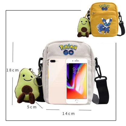 Messenger Tasche mit Pokemon Motiven und Avocado Plüsch Anhänger – Bild 2