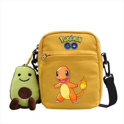 Messenger Tasche mit Pokemon Motiven und Avocado Plüsch Anhänger – Bild 4