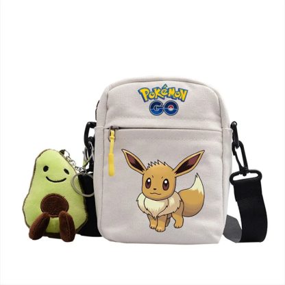 Messenger Tasche mit Pokemon Motiven und Avocado Plüsch Anhänger – Bild 13