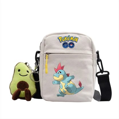 Messenger Tasche mit Pokemon Motiven und Avocado Plüsch Anhänger – Bild 22