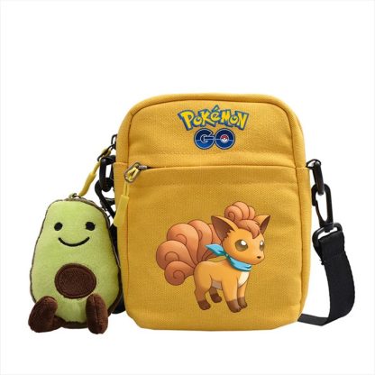 Messenger Tasche mit Pokemon Motiven und Avocado Plüsch Anhänger – Bild 26