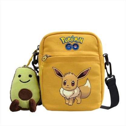 Messenger Tasche mit Pokemon Motiven und Avocado Plüsch Anhänger – Bild 32