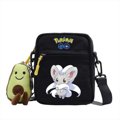 Messenger Tasche mit Pokemon Motiven und Avocado Plüsch Anhänger – Bild 38