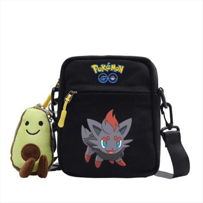 Messenger Tasche mit Pokemon Motiven und Avocado Plüsch Anhänger – Bild 40