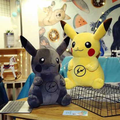 Schwarzer Pikachu XXL Plüsch Pokemon (35/55/80/100cm) – Bild 5