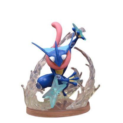 Greninja Pokémon Quajutsu Sammelfigur mit Ornamenten – Bild 4