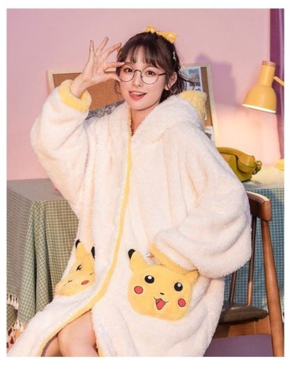Pokemon Pikachu Kuscheliger Fleece Bademantel – Bild 2