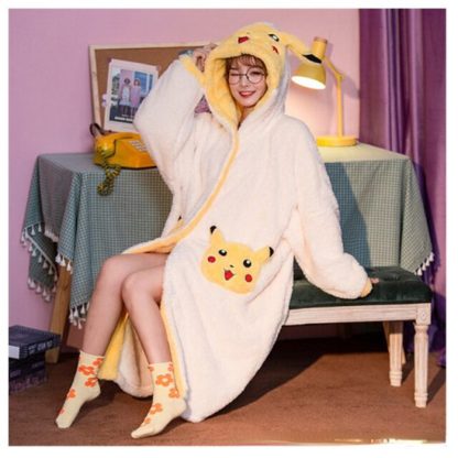 Pokemon Pikachu Kuscheliger Fleece Bademantel – Bild 7